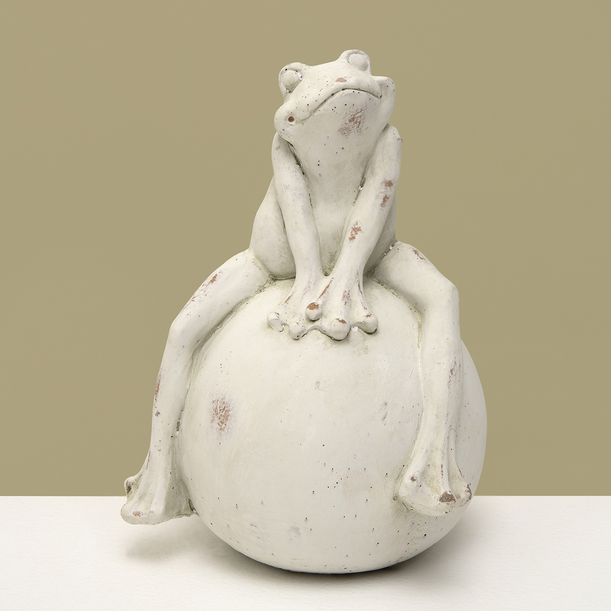 FROG ON BALL 5.5IN X 5IN X 7.5IN WHITE WASH CONCRETE