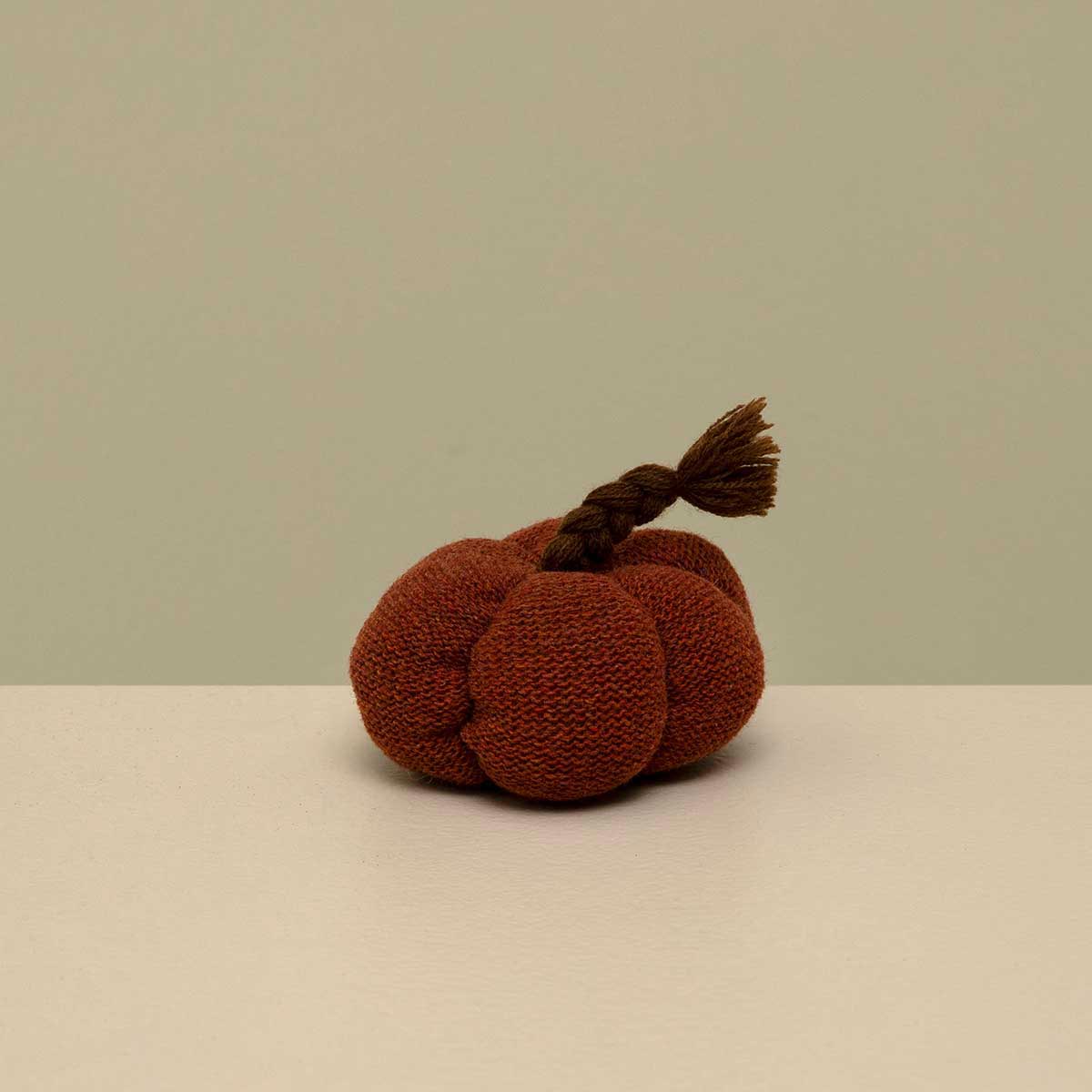 KNIT PUMPKIN PLUSH BURGUNDY WITH BRAIDED STEM SMALL 4"X2.5" - Click Image to Close