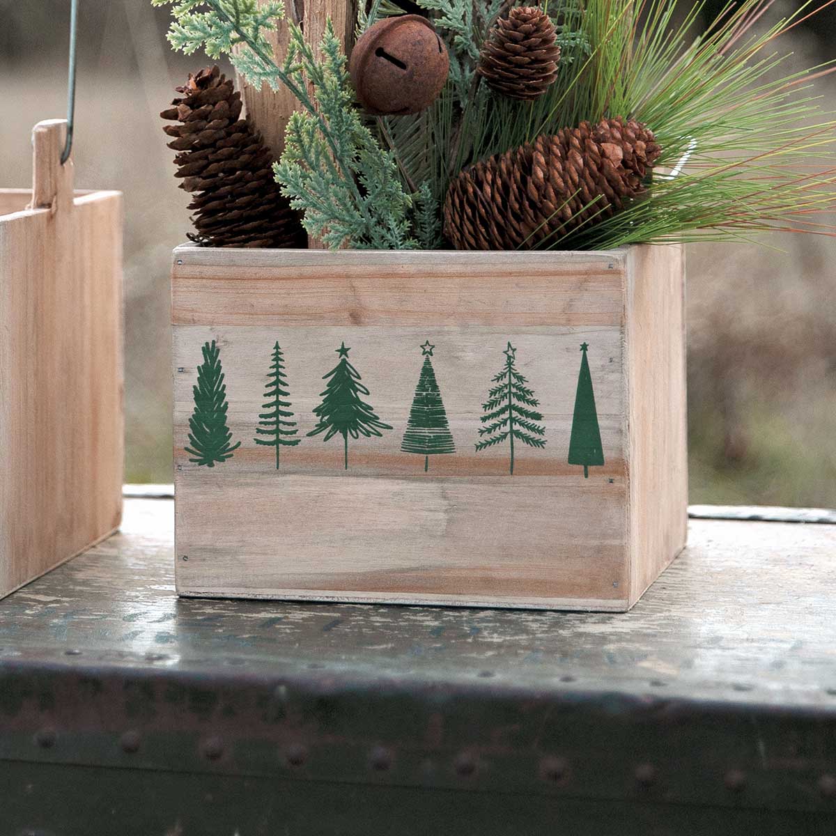 SQUARE WOOD BOX WITH METAL HANDLE AND TREE DESIGN SMALL - Click Image to Close