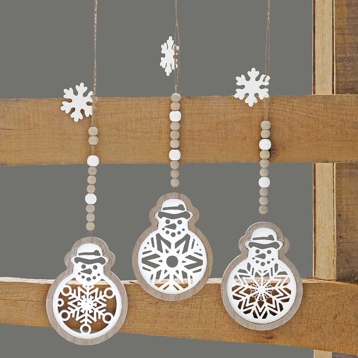 SNOWMAN WOOD ORNAMENT NATURAL/WHITE WITH SNOWFLAKE - Click Image to Close