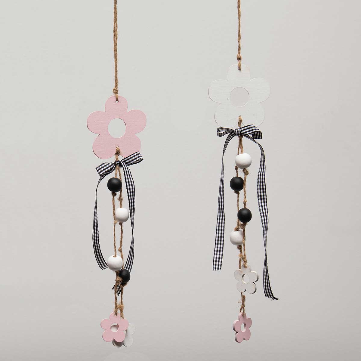 b50 FLOWER WOODEN HANG-UPS WITH PLAID BOW, TWINE AND BEADS