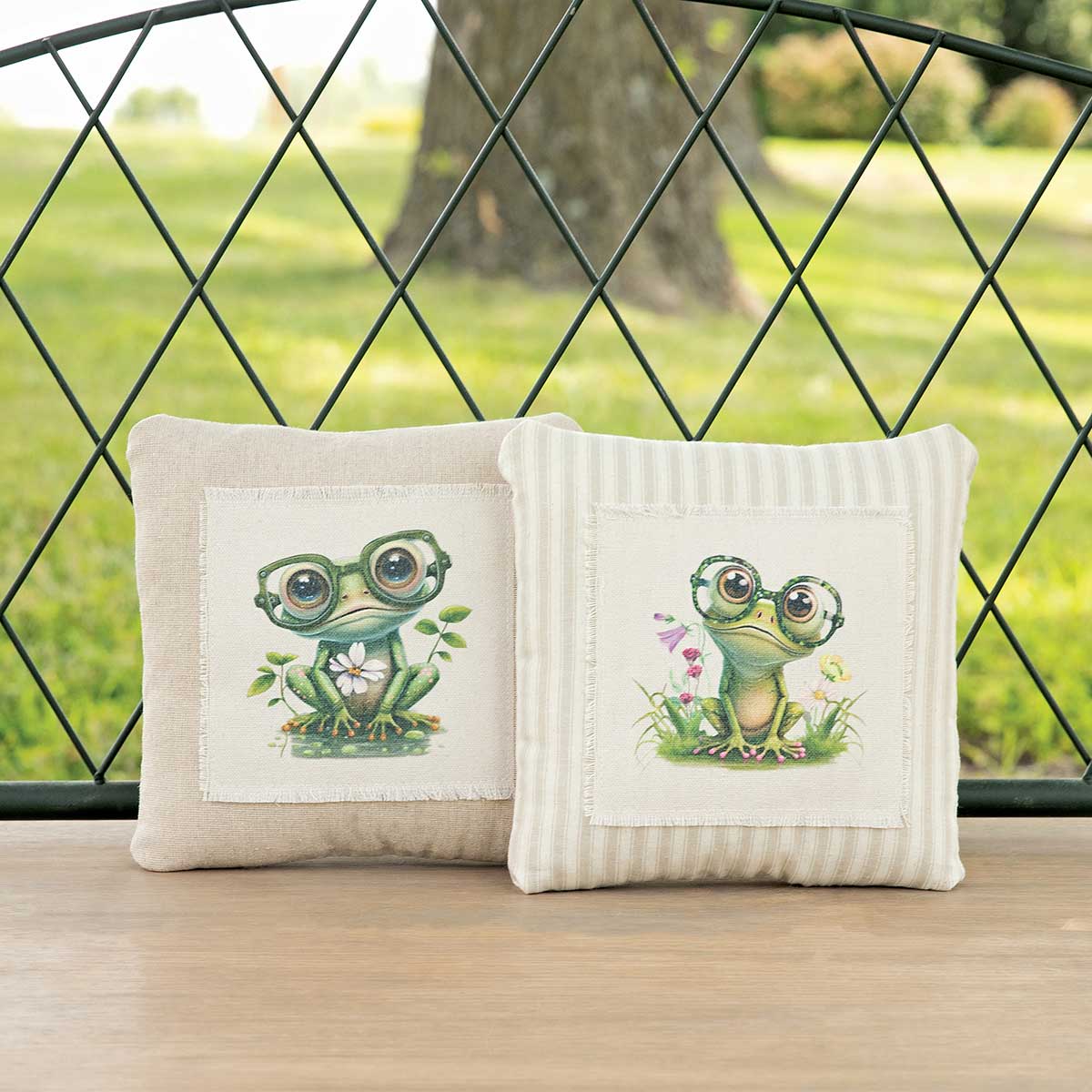 FROG W/GLASSES PILLOW 2 AST