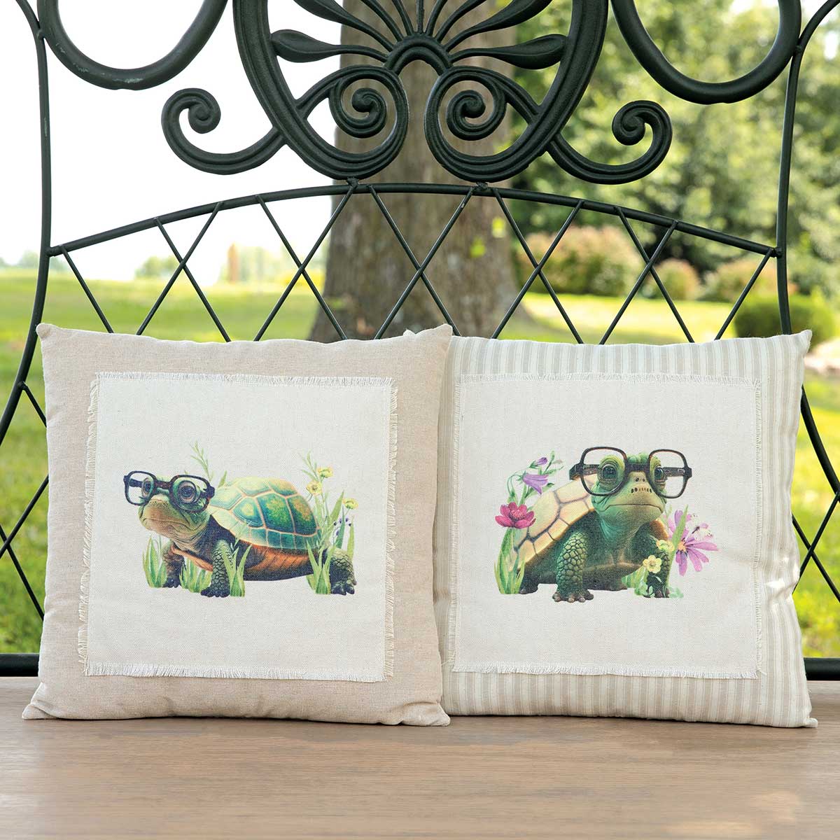 TURTLE W/GLASSES PILLOW 2 AST