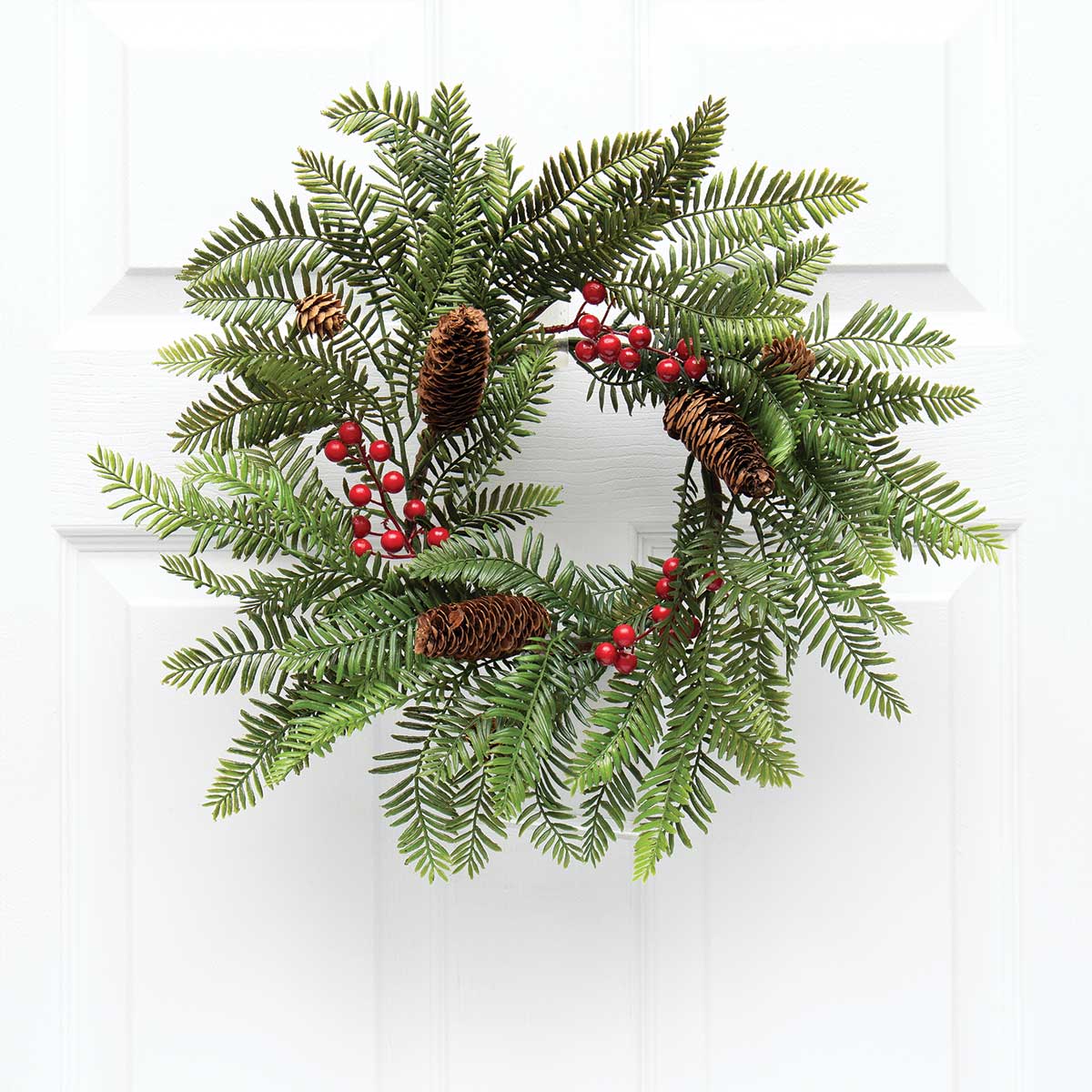 !WILLIAMSBURG PINE CANDLE RING/MINI WREATH WITH RED BERRIES